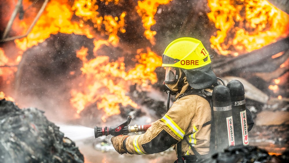 Storbrannen på Norsk Gjenvinnings anlegg 8. Mars 2018 viser hvor brannfarlige batterier kan være. Foto: Oslo brann- og redningsetat