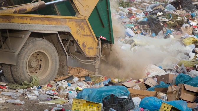 Avfall som ikke håndteres etter reglene kan bidra til miljøkriminalitet.